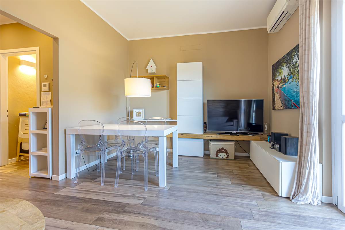 CERNOBBIO CENTRO trilocale con balconi e box