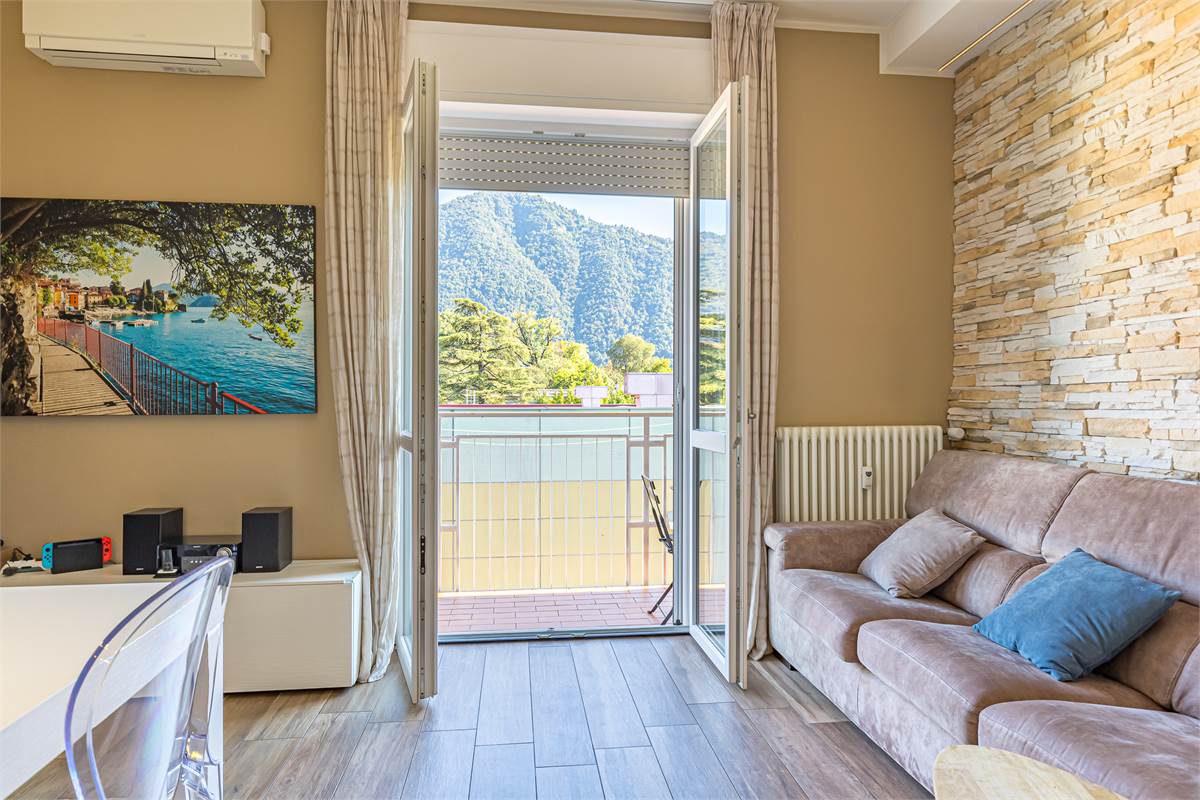 CERNOBBIO CENTRO trilocale con balconi e box