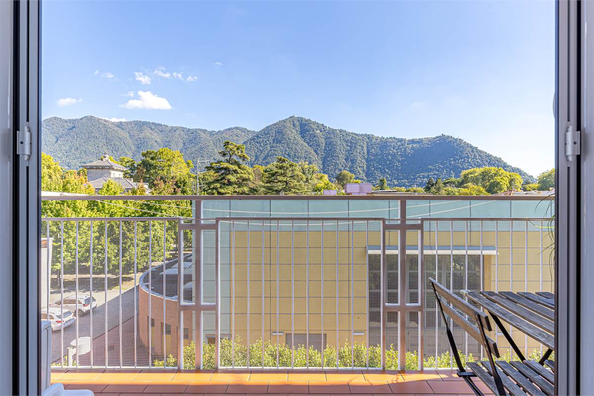 CERNOBBIO CENTRO trilocale con balconi e box