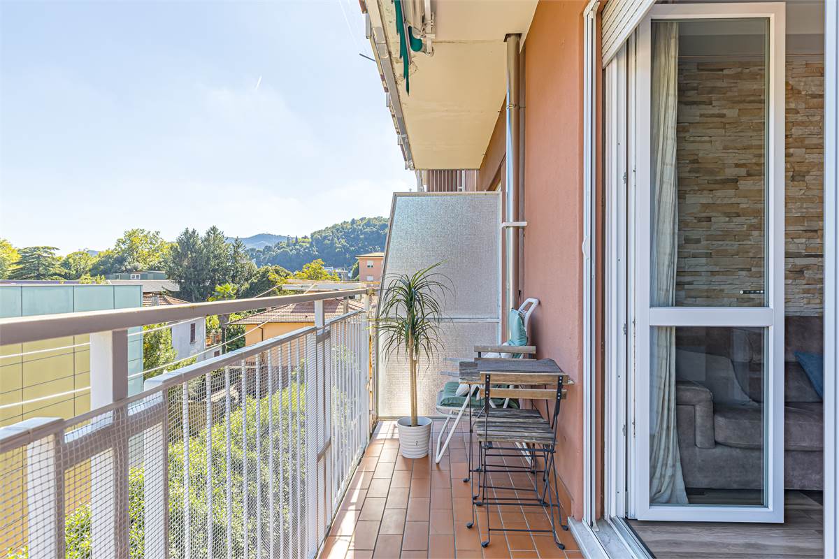 CERNOBBIO CENTRO trilocale con balconi e box