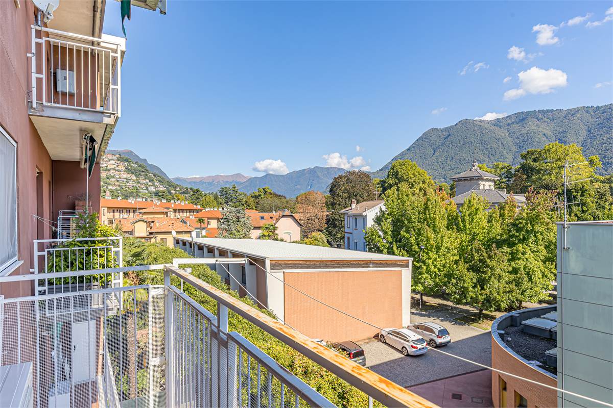 CERNOBBIO CENTRO trilocale con balconi e box