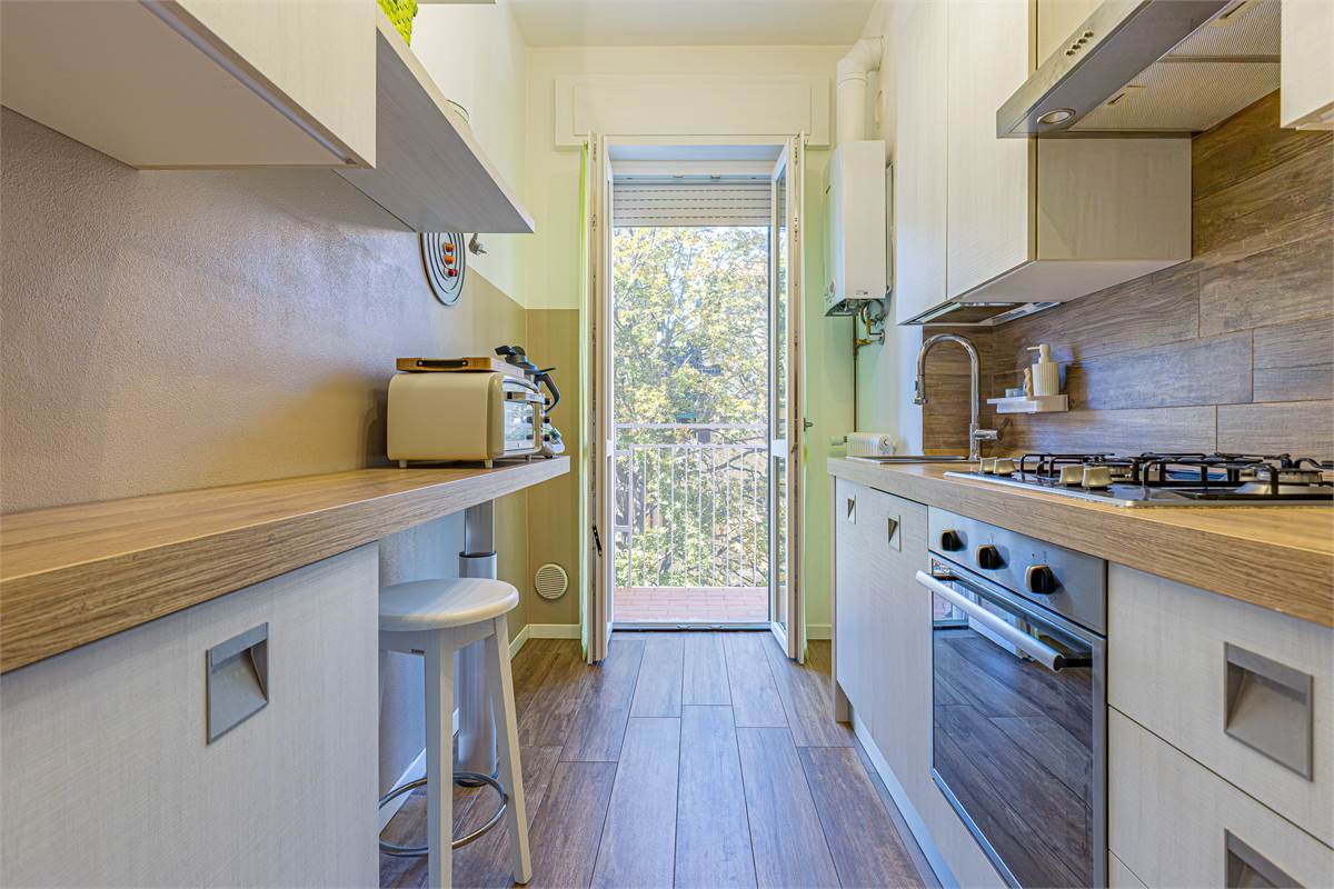 CERNOBBIO CENTRO trilocale con balconi e box