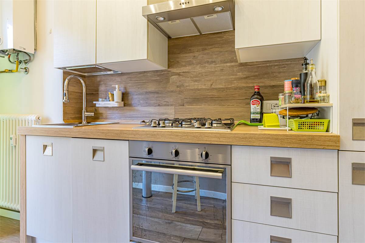 CERNOBBIO CENTRO trilocale con balconi e box