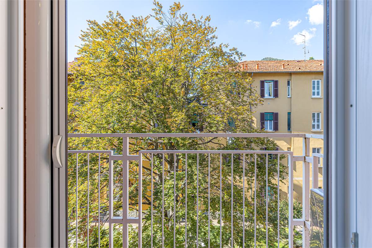 CERNOBBIO CENTRO trilocale con balconi e box