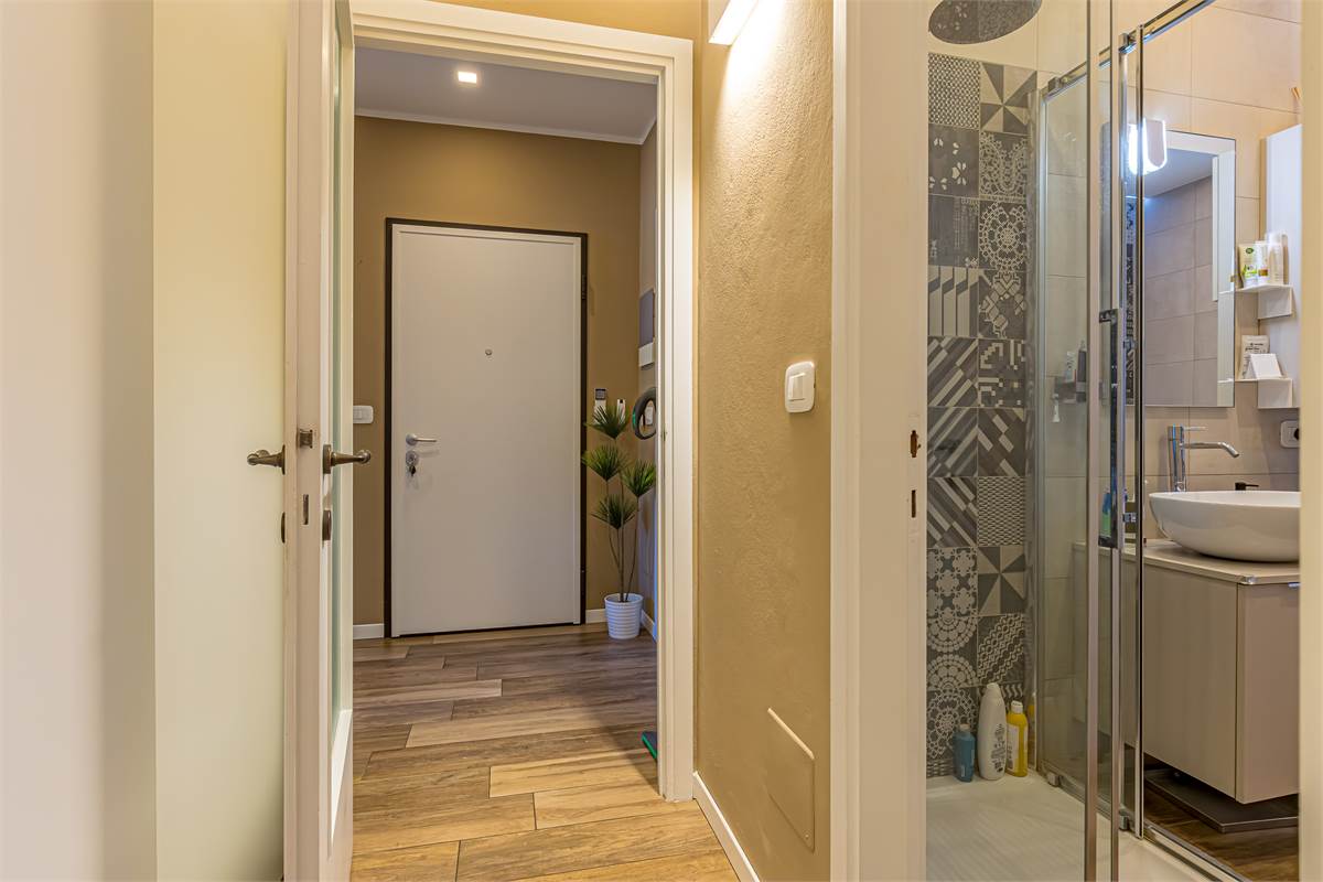 CERNOBBIO CENTRO trilocale con balconi e box