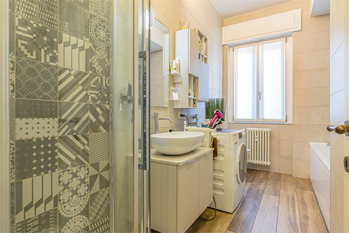 CERNOBBIO CENTRO trilocale con balconi e box