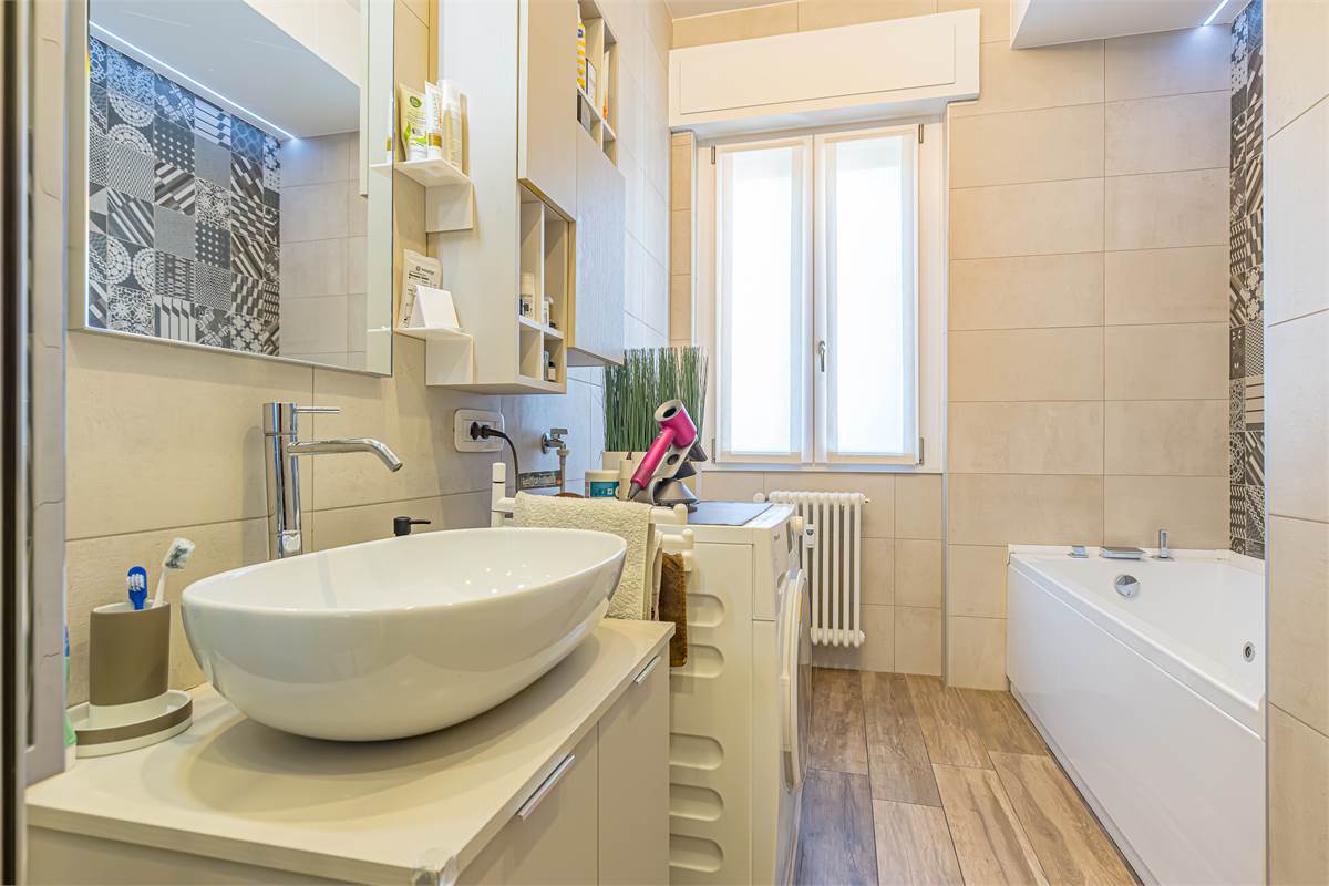 CERNOBBIO CENTRO trilocale con balconi e box