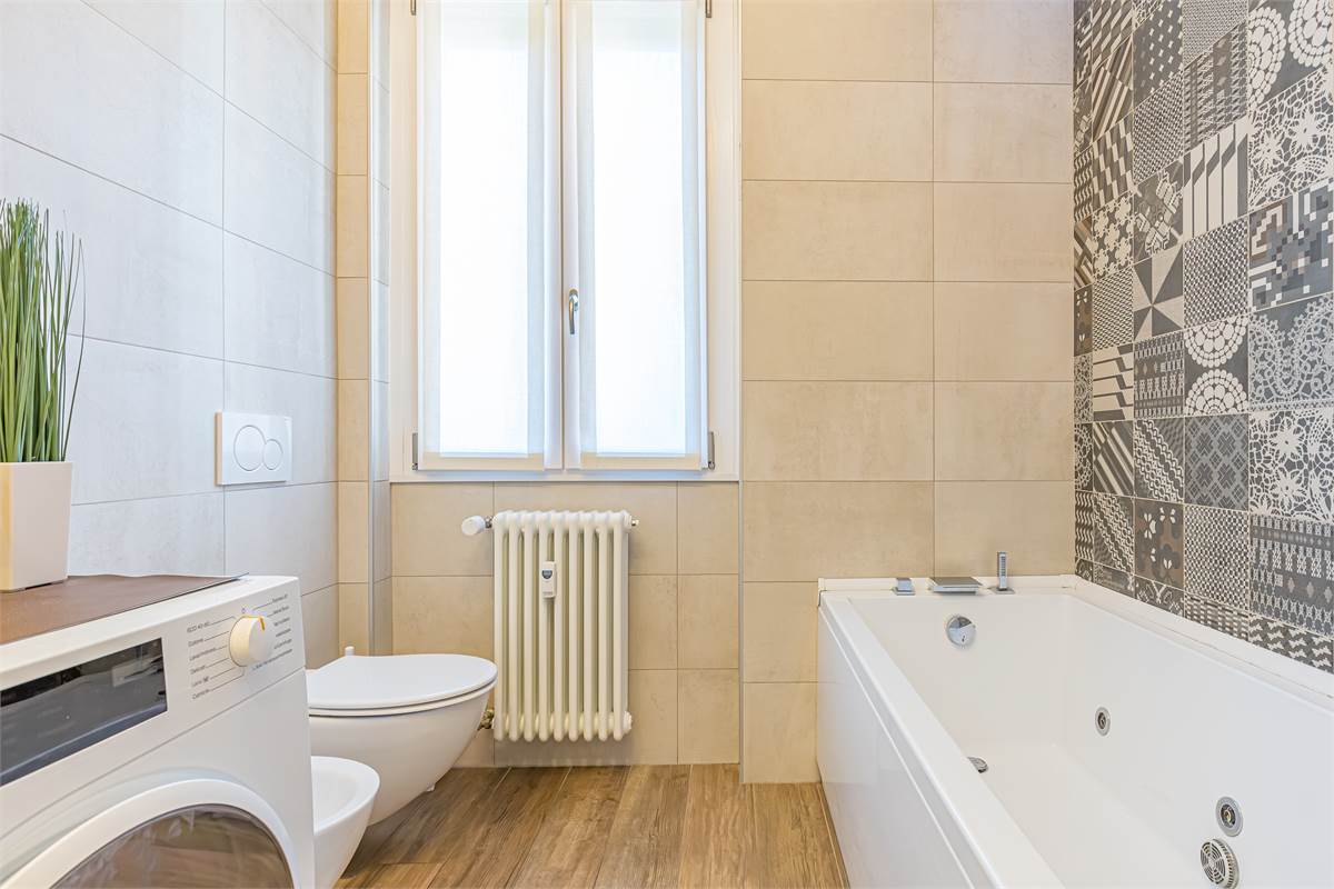 CERNOBBIO CENTRO trilocale con balconi e box