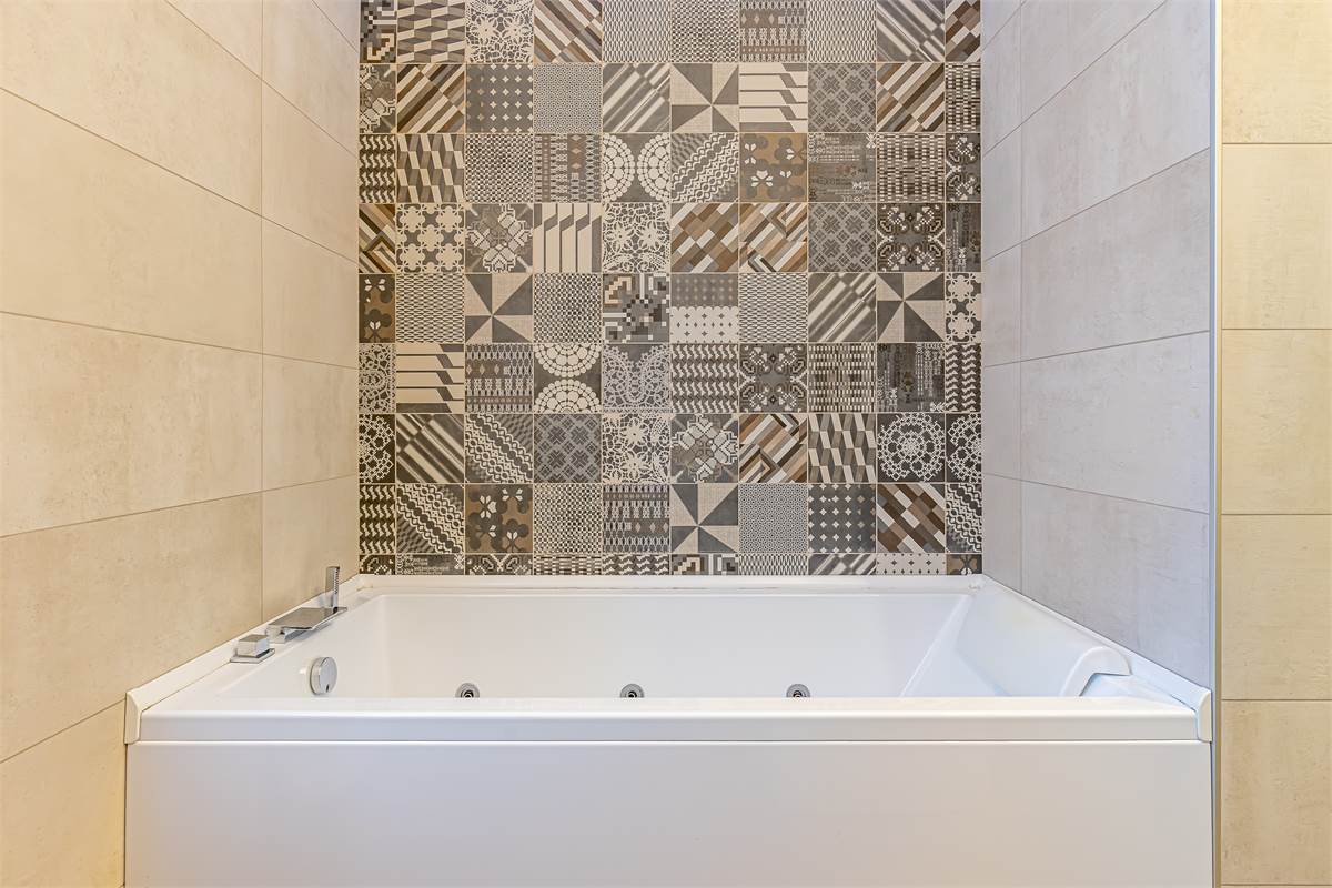 CERNOBBIO CENTRO trilocale con balconi e box