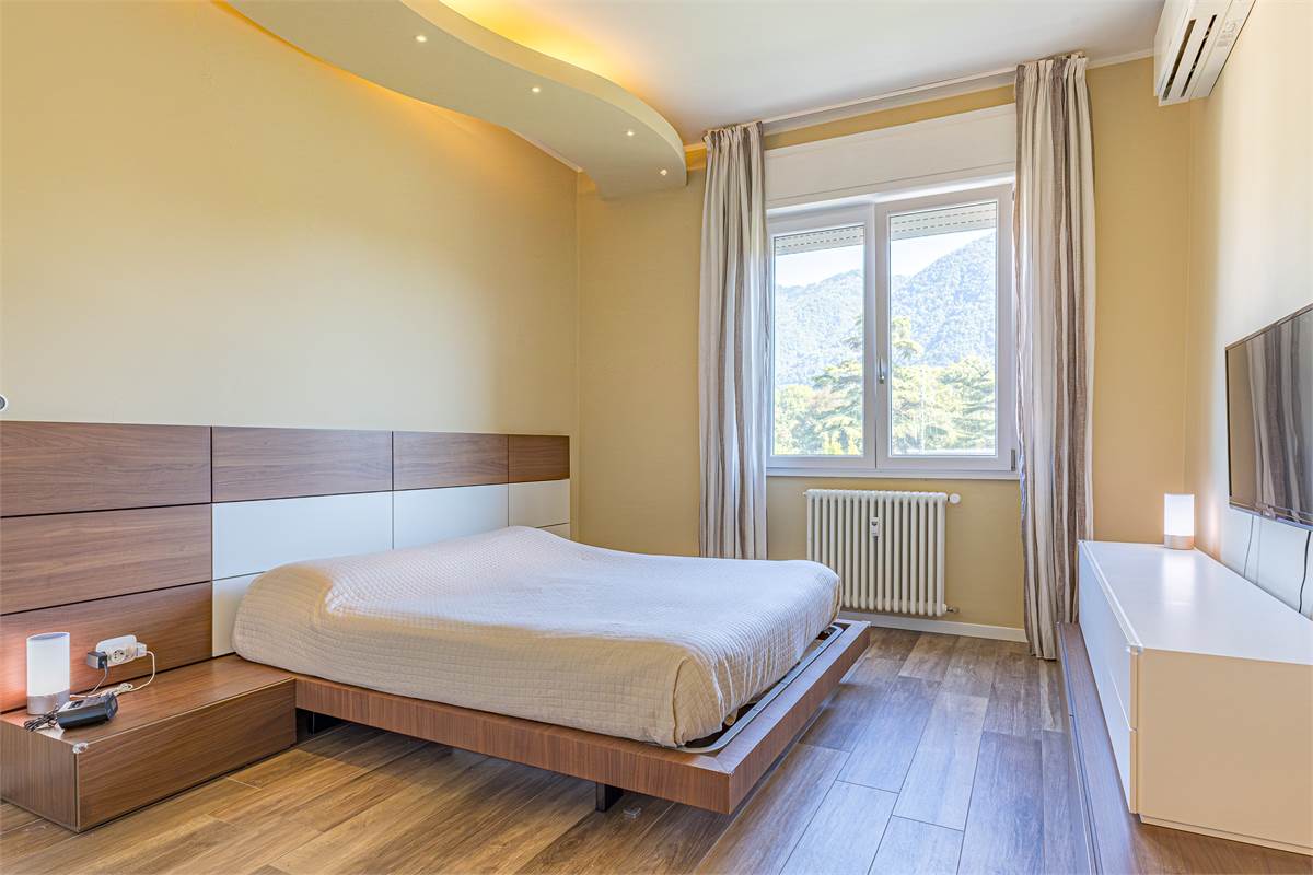 CERNOBBIO CENTRO trilocale con balconi e box