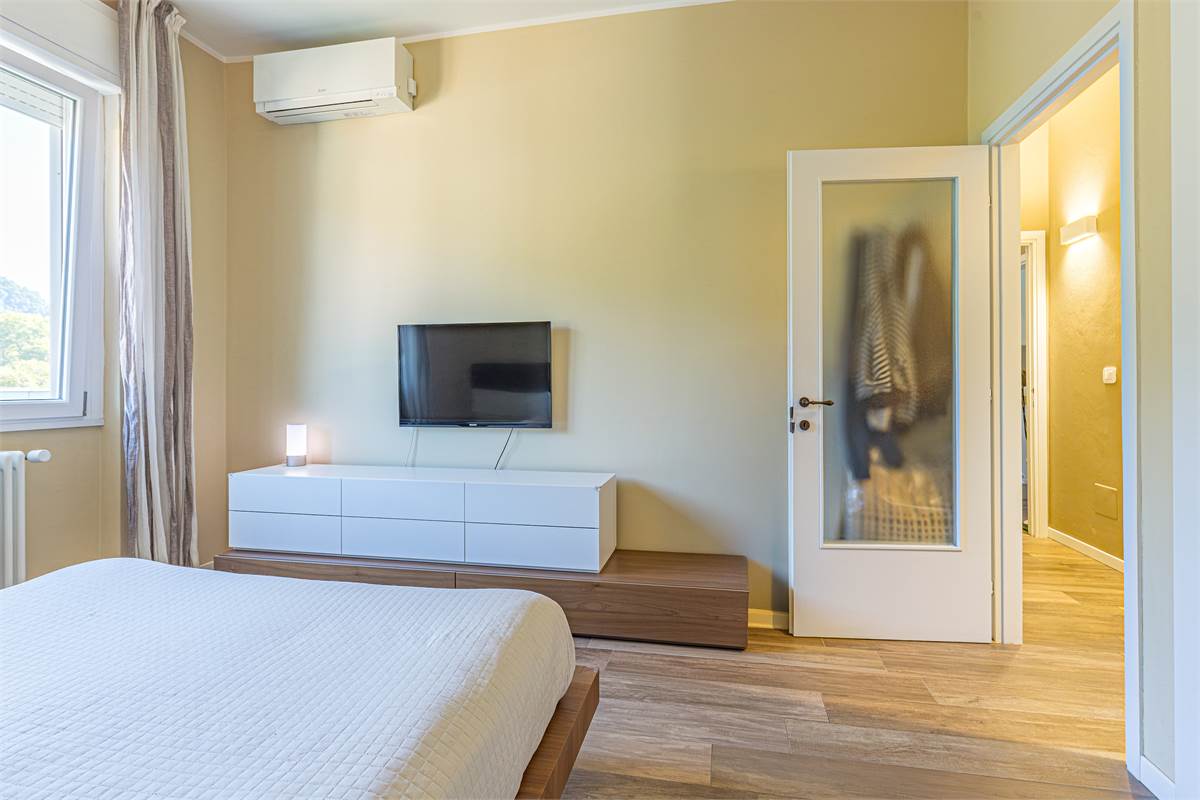 CERNOBBIO CENTRO trilocale con balconi e box