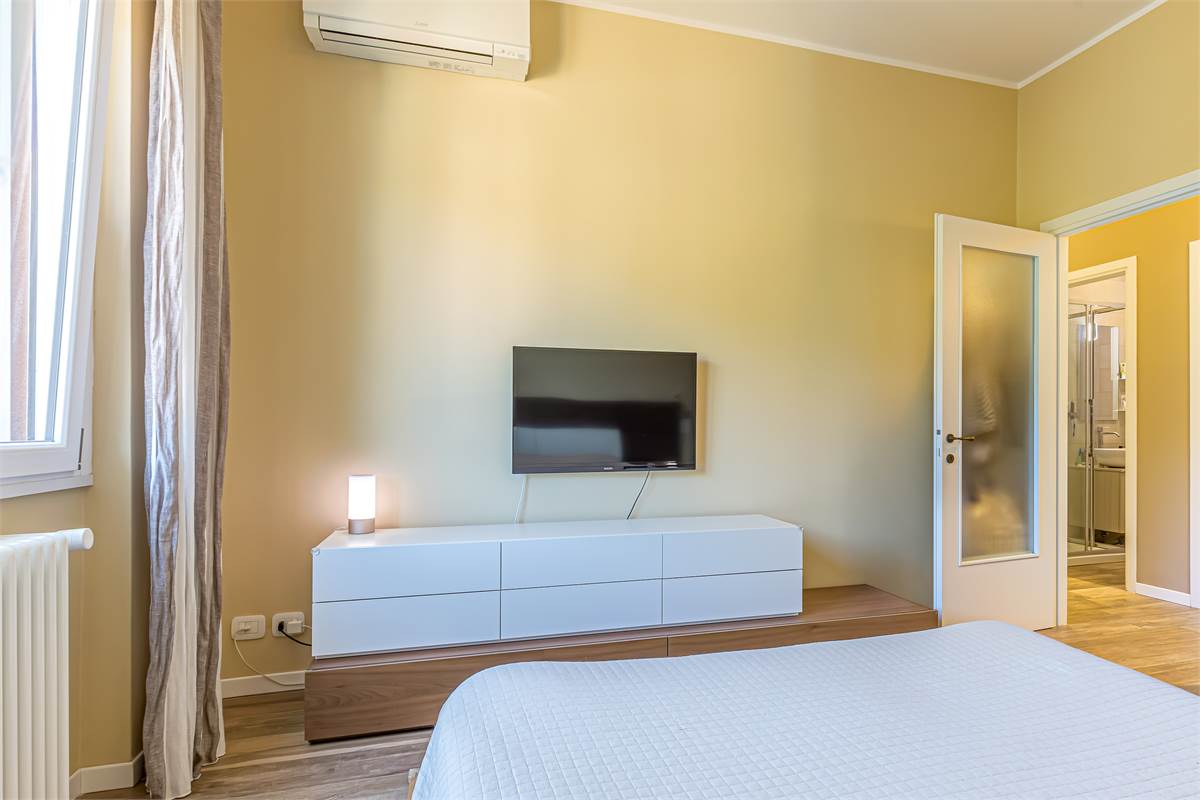 CERNOBBIO CENTRO trilocale con balconi e box