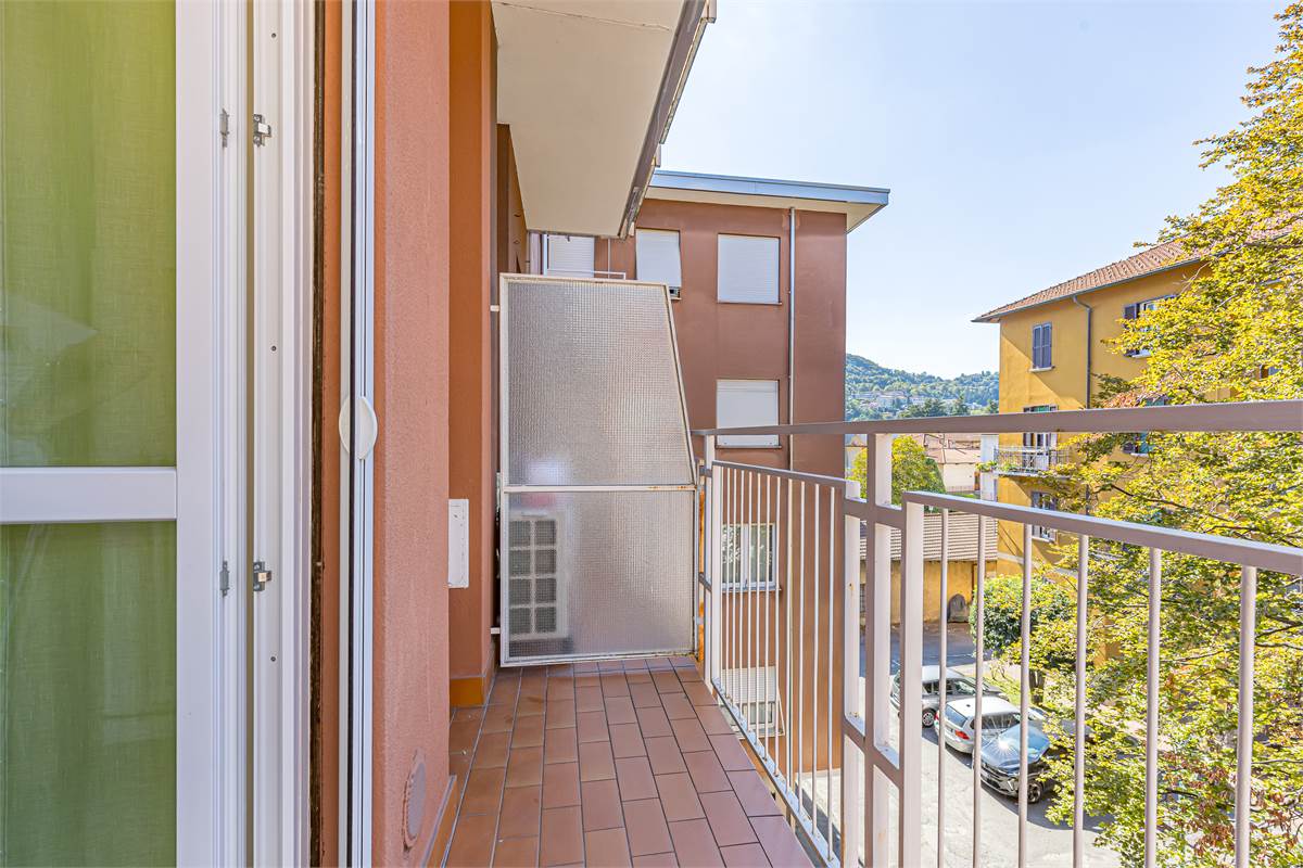 CERNOBBIO CENTRO trilocale con balconi e box