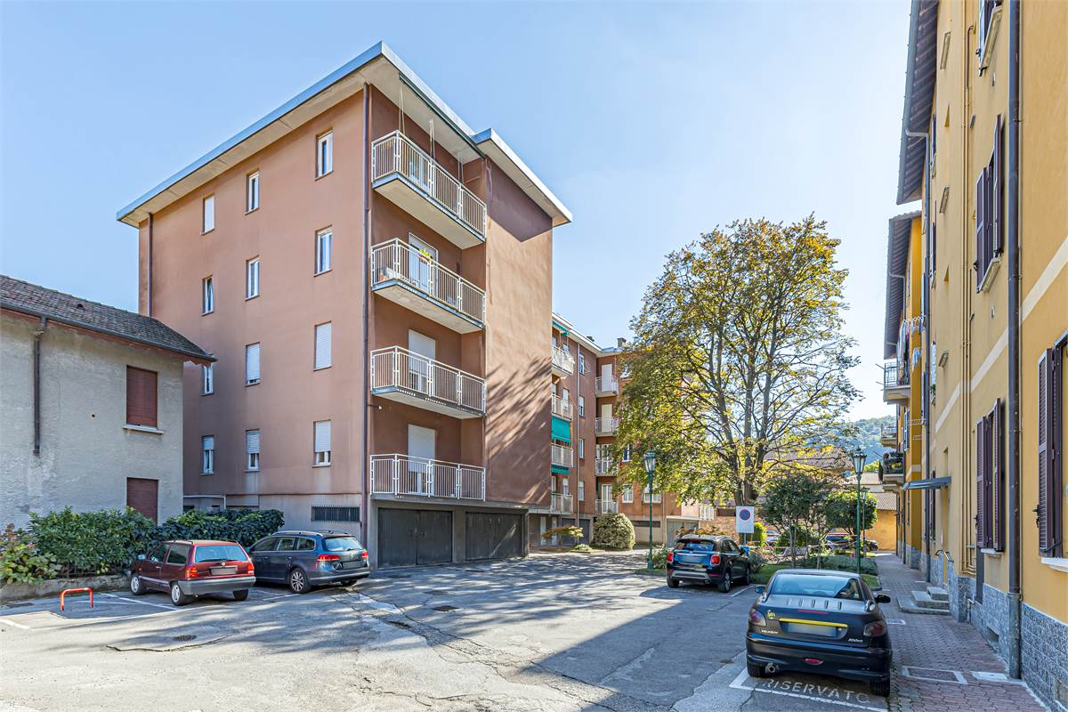 CERNOBBIO CENTRO trilocale con balconi e box