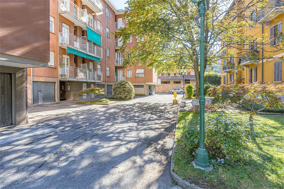 CERNOBBIO CENTRO trilocale con balconi e box