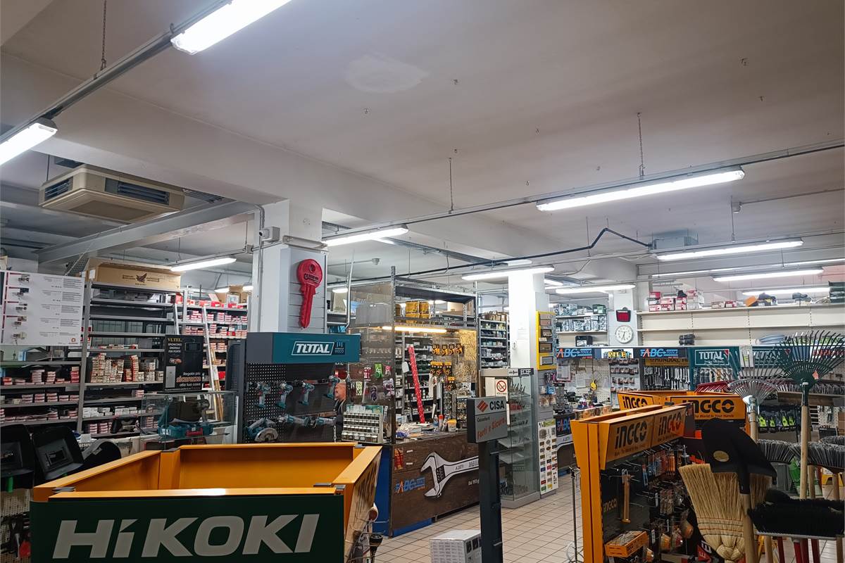 COMO immobile commerciale fronte strada