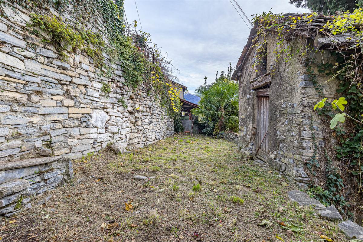 MOLTRASIO terreno edificale vista lago