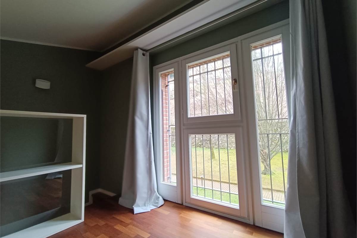 COMO VIA BORGOVICO ampio bilocale con giardino e box