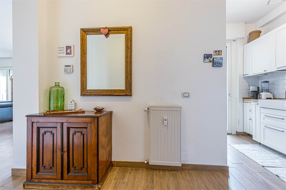 COMO REBBIO ampio quadrilocale con box