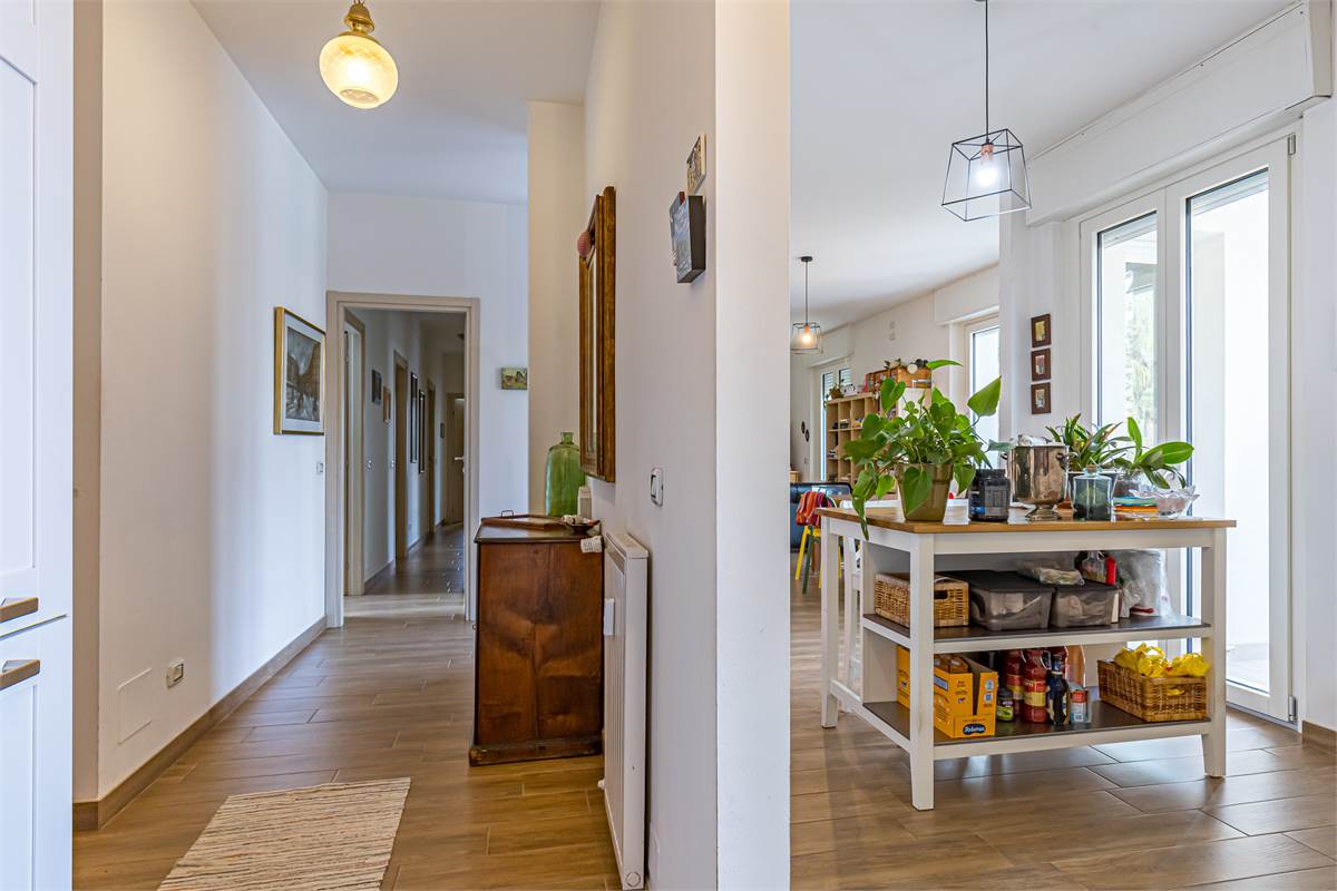 COMO REBBIO ampio quadrilocale con box