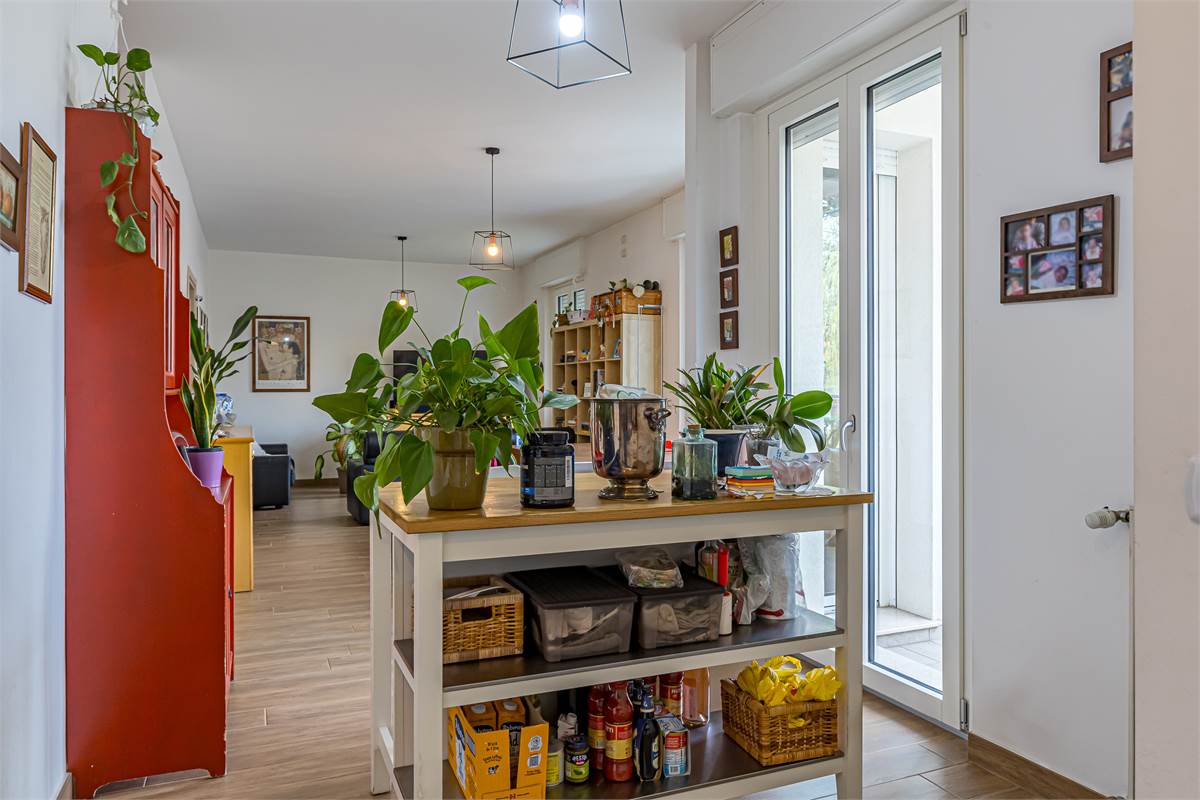 COMO REBBIO ampio quadrilocale con box