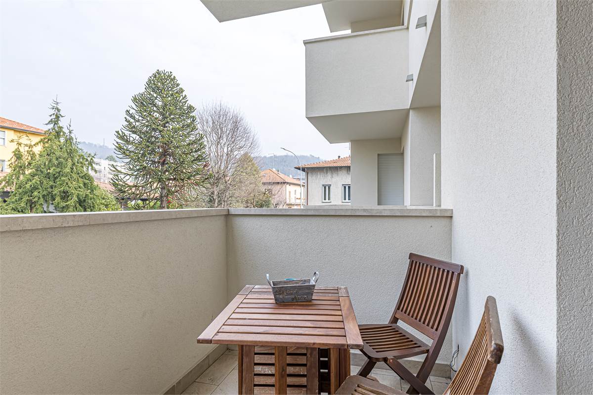 COMO REBBIO ampio quadrilocale con box