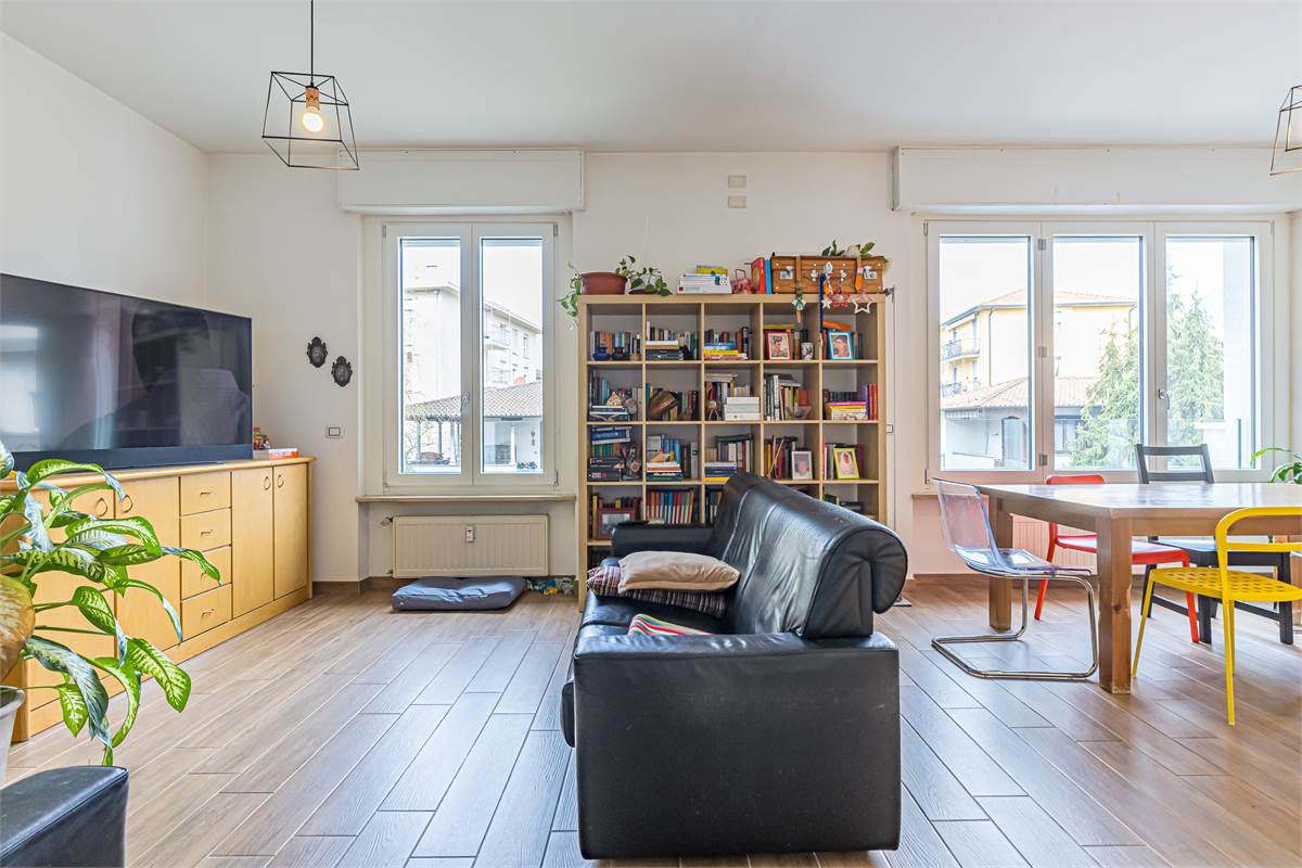 COMO REBBIO ampio quadrilocale con box