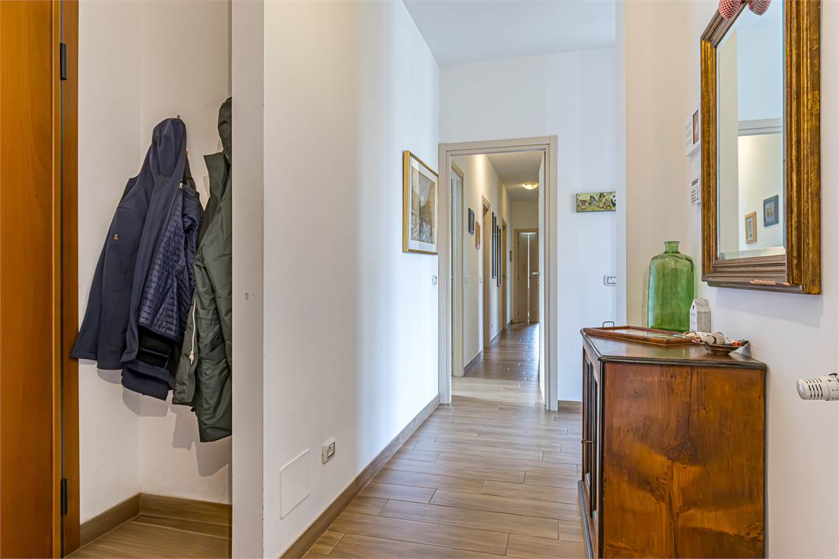 COMO REBBIO ampio quadrilocale con box