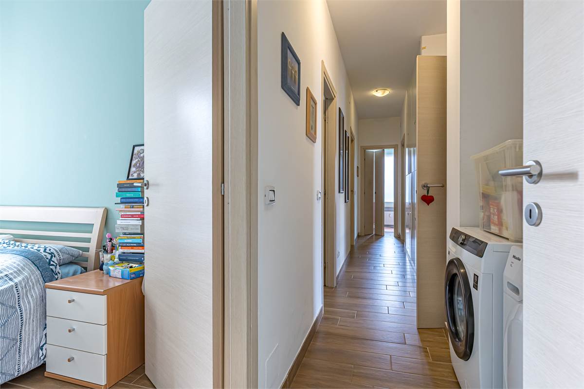 COMO REBBIO ampio quadrilocale con box