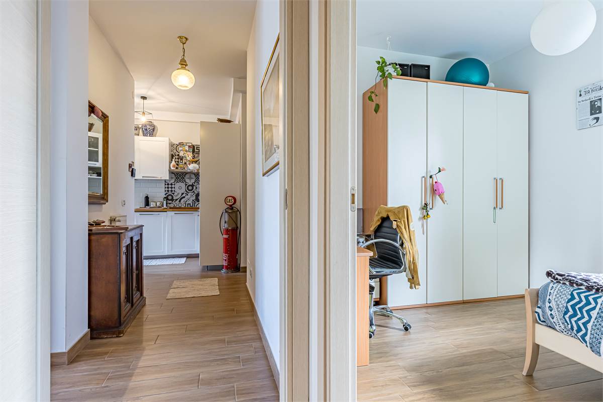 COMO REBBIO ampio quadrilocale con box