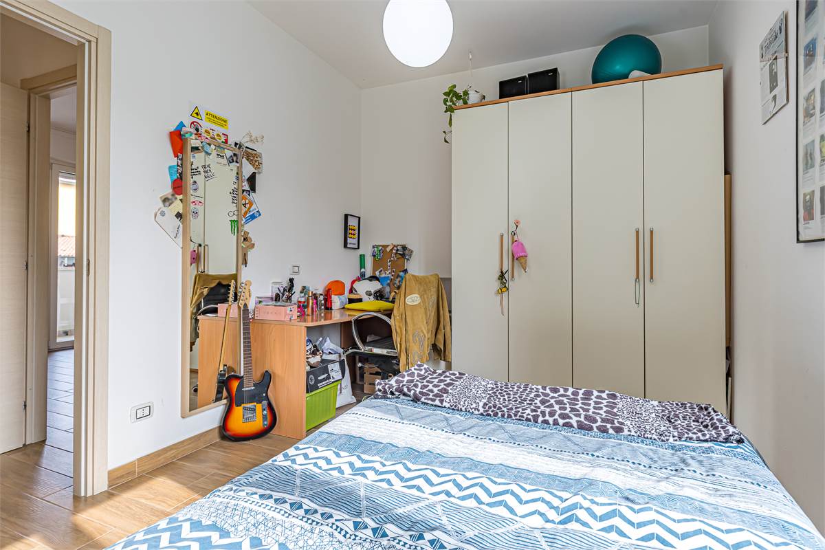 COMO REBBIO ampio quadrilocale con box