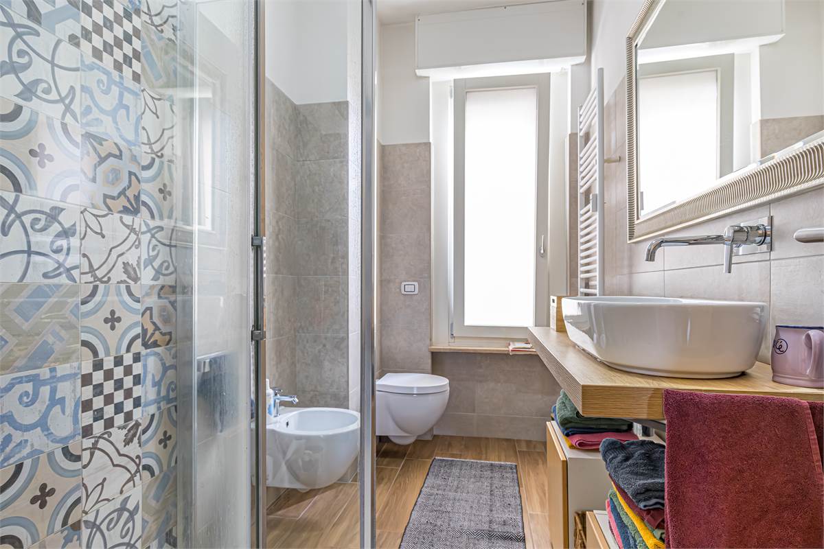 COMO REBBIO ampio quadrilocale con box