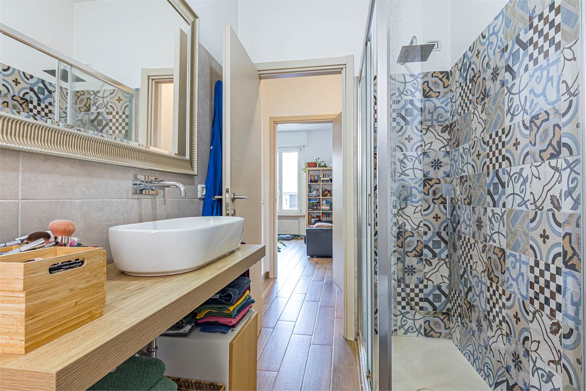 COMO REBBIO ampio quadrilocale con box