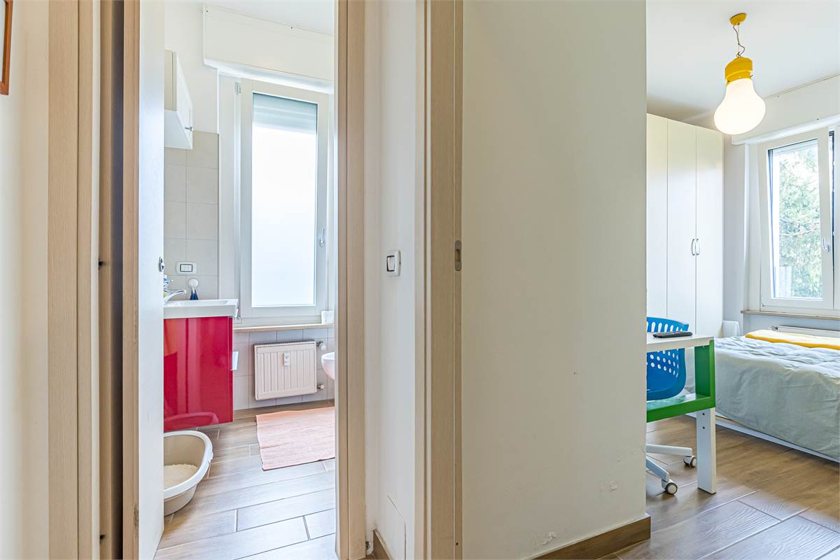 COMO REBBIO ampio quadrilocale con box