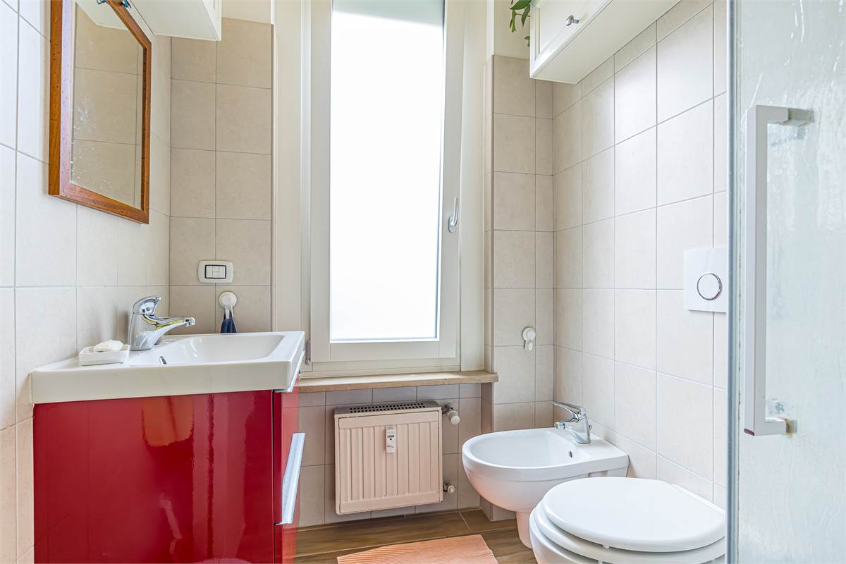 COMO REBBIO ampio quadrilocale con box