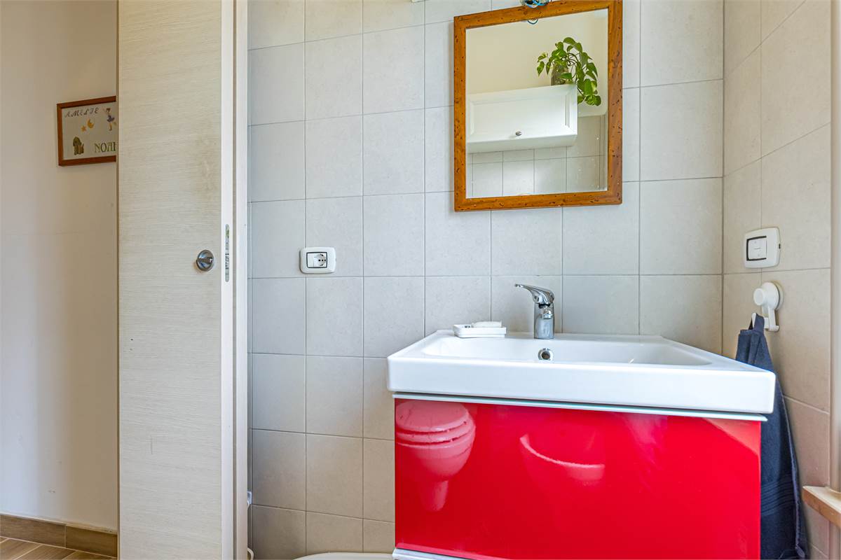 COMO REBBIO ampio quadrilocale con box