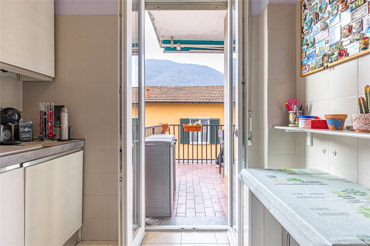 COMO MONTEOLIMPINO trilocale con due posti auto