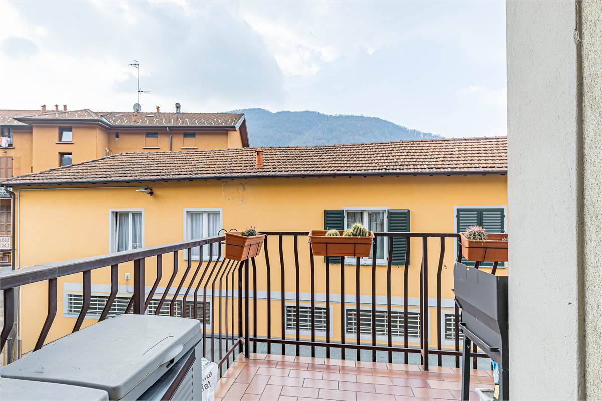 COMO MONTEOLIMPINO trilocale con due posti auto