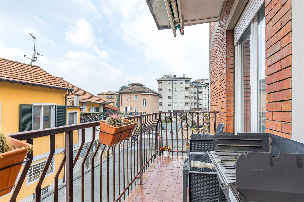 COMO MONTEOLIMPINO trilocale con due posti auto