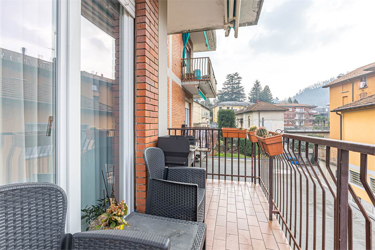 COMO MONTEOLIMPINO trilocale con due posti auto