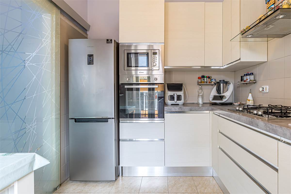 COMO MONTEOLIMPINO trilocale con due posti auto