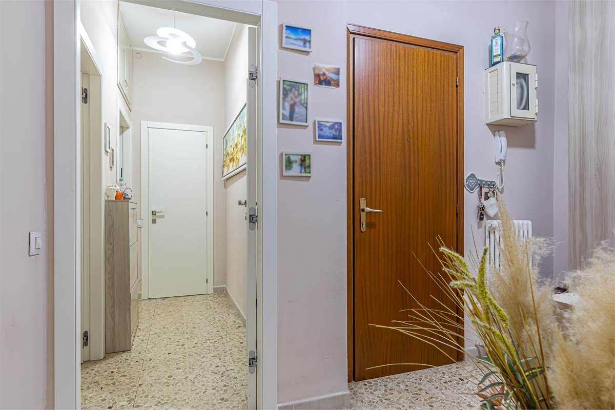 COMO MONTEOLIMPINO trilocale con due posti auto