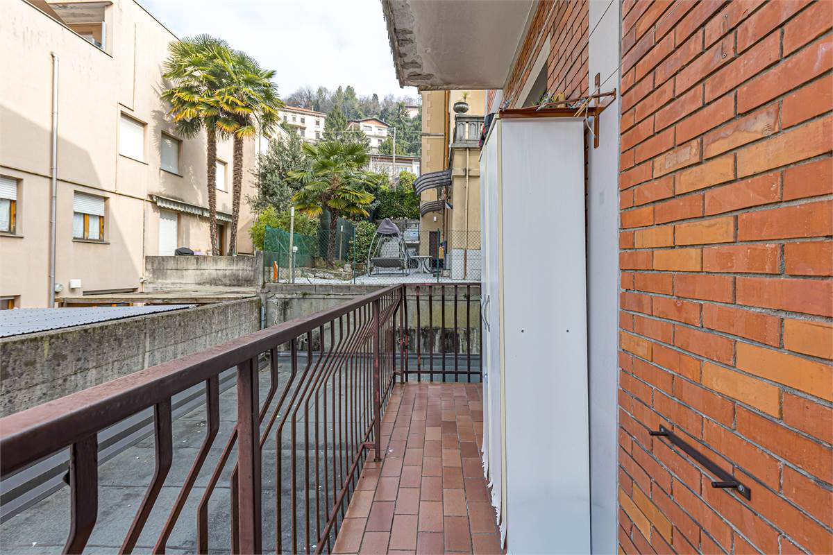 COMO MONTEOLIMPINO trilocale con due posti auto