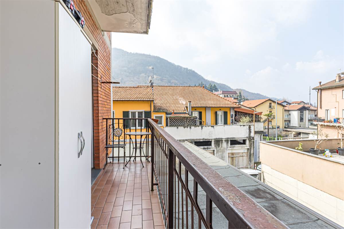 COMO MONTEOLIMPINO trilocale con due posti auto