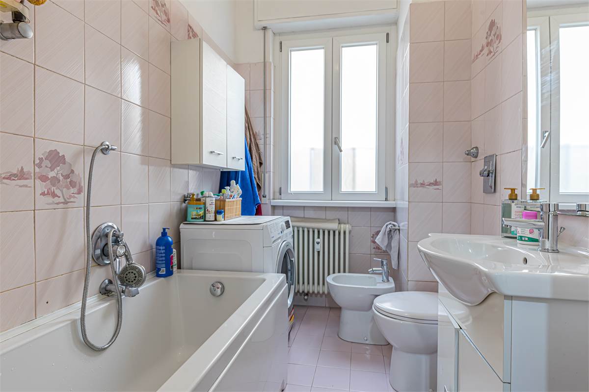 COMO MONTEOLIMPINO trilocale con due posti auto