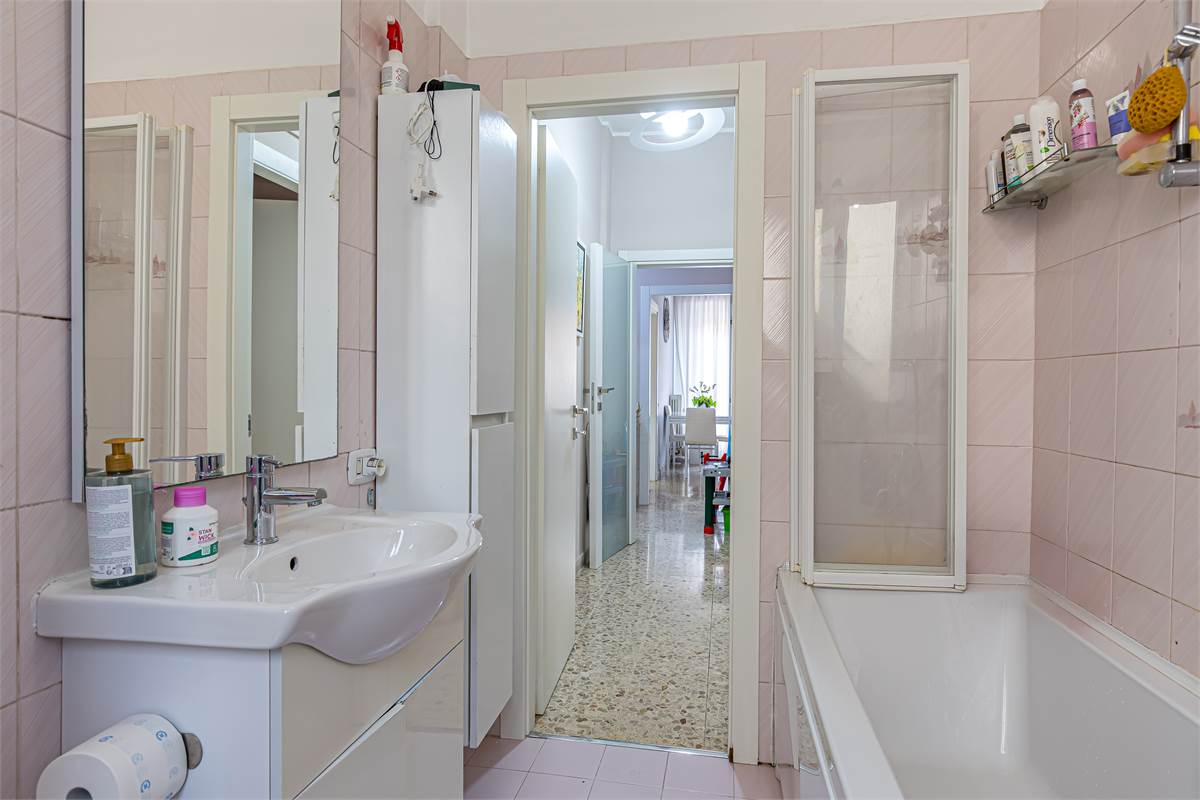 COMO MONTEOLIMPINO trilocale con due posti auto