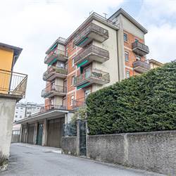 COMO MONTEOLIMPINO trilocale con due posti auto