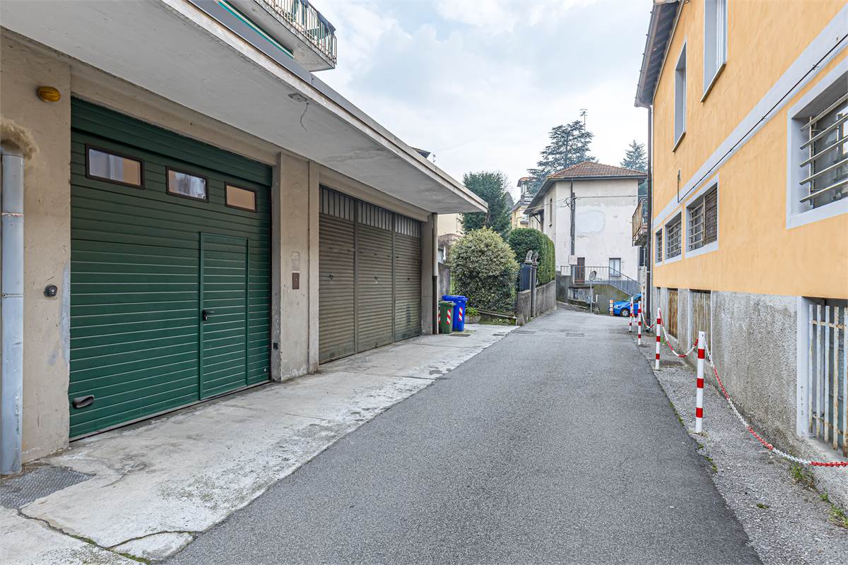 COMO MONTEOLIMPINO trilocale con due posti auto