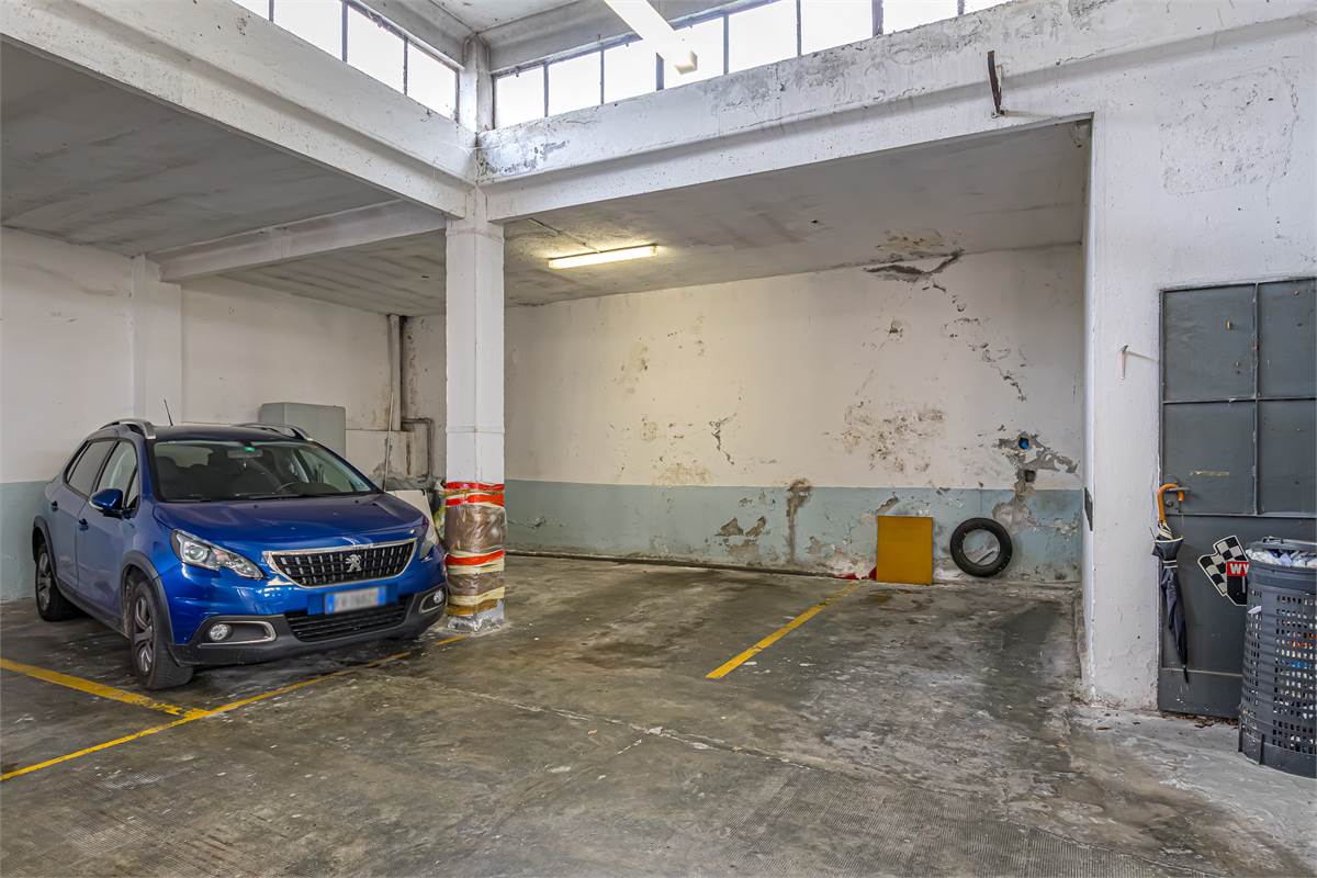 COMO MONTEOLIMPINO trilocale con due posti auto