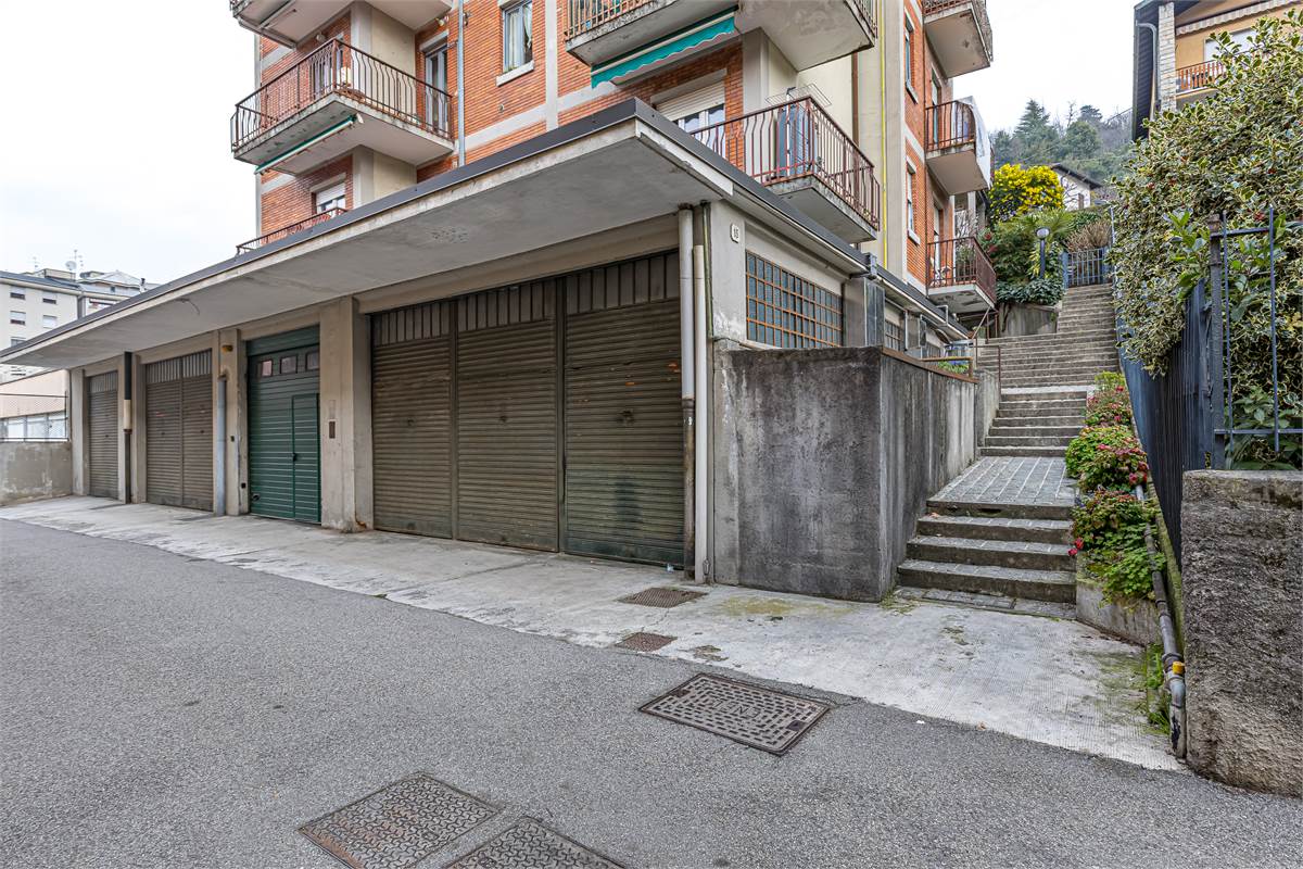 COMO MONTEOLIMPINO trilocale con due posti auto